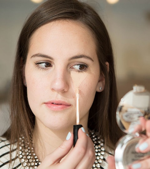 trik menggunakan concealer