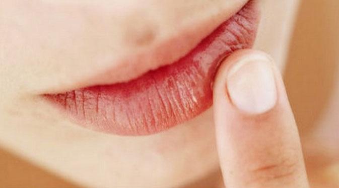 bibir berkerut